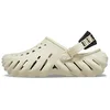 Image de Crocs Sabots Echo Unisexes en Bois, Os Noir, 40/43 EU