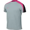 Image de Nike Strike Dri-Fit FN2399-395 Haut de Football à Manches Courtes pour Homme, Bleu océan, Noir, Rose Hyper Rose, Taille XS