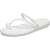 Image de Crocs Femme Miami Toe Loop Sandal Sandales, Chalk, 34/35 EU