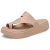 Image de Crocs Femme Getaway Platform Toe Loop Sandales, Pink Caramel, 34/35 EU