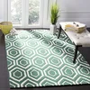 Image de SAFAVIEH Tapis Contemporain Pour Salon, Salle à manger, Chambre à coucher - Chatham Collection, Tapis à poil court, Sarcelle et Ivoire, 122 X 183 cm