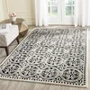 Image de SAFAVIEH Tapis Traditionnel Pour Salon, Salle à manger, Chambre à coucher - Cambridge Collection, Tapis à poil court, Noir et Ivoire, 122 X 183 cm