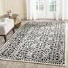 Image de SAFAVIEH Tapis Traditionnel Pour Salon, Salle à manger, Chambre à coucher - Cambridge Collection, Tapis à poil court, Noir et Ivoire, 152 X 244 cm
