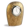 Image de LLADRÓ Horloge de Table Mirage en Porcelaine Blanche Mate et Lustre Doré avec Gravure Inspirée par Les Formes du Feu Appartenant à la Collection Mirage.