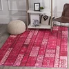 Image de SAFAVIEH Tapis Boho Pour Salon, Salle à manger, Chambre à coucher - Monaco Collection, Tapis à poil court, Rose et Multi, 155 X 231 cm