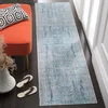 Image de SAFAVIEH Tapis de Sol Vieilli pour Salon, Salle à manger, Chambre à coucher - Mystique Collection, Tapis à poil court, Bleu clair et Multi, 69 X 244 cm