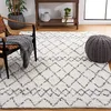 Image de SAFAVIEH Tapis Shag Pour Salon, Salle à manger, Chambre à coucher - Berber Shag Collection, Tapis à poil court, Crème et gris clair, 122 X 183 cm