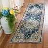 Image de SAFAVIEH Tapis Boho Pour Salon, Salle à manger, Chambre à coucher - Monaco Collection, Tapis à poil court, Bleu marine et bleu clair, 66 X 244 cm