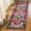 Image de SAFAVIEH Tapis Boho Pour Salon, Salle à manger, Chambre à coucher - Monaco Collection, Tapis à poil court, Fuchsia et gris, 66 X 244 cm
