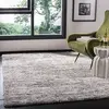 Image de Safavieh Tapis Shag pour Salon, Salle à Manger, Chambre à Coucher - Berber Shag Collection, Tapis à Poil Court, Gris et crème, 160 X 229 cm