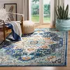 Image de SAFAVIEH Tapis de Sol Vieilli pour Salon, Salle à Manger, Chambre à Coucher - Madison Collection, Tapis à Poil Court, Bleu et Bleu Clair, 160 X 229 cm