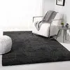 Image de SAFAVIEH Tapis Shag pour Salon, Salle à Manger, Chambre à Coucher - August Shag Collection, Tapis à Poil Court, Fusain, 122 X 183 cm