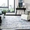 Image de Safavieh Tapis Moderne pour Salon, Salle à Manger, Chambre à Coucher - Amelia Collection, Tapis à Poil Court, Gris et Marine, 244 X 305 cm