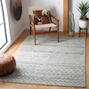 Image de Safavieh Tapis Boho pour Salon, Salle à Manger, Chambre à Coucher - Madison Collection, Tapis à Poil Court, Argent et Ivoire, 122 X 183 cm