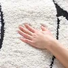Image de SAFAVIEH Tapis Shag pour Salon, Salle à Manger, Chambre à Coucher - Florida Shag Collection, Tapis à Poil Long, Crème et Noir, 91 X 152 cm