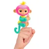 Image de Lansay - FINGERLINGS - Magic Moods Jade - Accroche Klara à Ton Doigt - Son Coeur s'allume Selon Ton Humeur - Communique avec 70 Sons et Réactions - Piles Incluses - Jouet Interactif - Dès 5 Ans