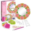 Image de Sentosphère   Miroir Mosaïque Fleurs   Coffret créatif pour enfants - Dès 8 ans   Création d'un miroir décoré de strass colorés   Kit complet avec cire adhésive, crayon, et plateau   32450