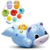 Image de VTech - Théo, Mon Hippo Bébé Nageur, Jouet de Bain Bébé, Hippopotame Qui Nage, Animal Interactif et Musical avec 8 Accessoires de Jeu, Cadeau Enfant Garçon et Fille Dès 1 an - Contenu en Français