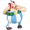 Image de Plastoy Astérix Figurine Obélix amoureux avec bouquet de fleurs - Résine - 7 cm