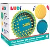 Image de LUDI - 3 Balles Sensorielles Souples Texturées - Jouet D'Éveil Bébé - Dès 6 Mois - Développe Le Toucher, La Motricité Fine & Le Bien-Être - Diamètre : 8 & 15 cm - Bleu & Jaune