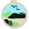 Image de Figured'Art Punch Needle Kit Complet pour Adultes et Enfants - Oiseaux dans le Ciel - Parfait pour Débutant. Set prêt à broder taille 20x20cm avec cadre circulaire