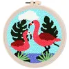 Image de Figured'Art Punch Needle Kit Complet pour Adultes et Enfants - Couple de Flamants Roses - Parfait pour Débutant. Set prêt à broder taille 20x20cm avec cadre circulaire