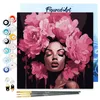 Image de Figured'Art Mini Peinture par Numéro Adulte 20x20cm avec cadre Femme aux cheveux de pivoines - Petit Format Kit de Loisir Créatif DIY Numéro d'Art Complet