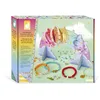 Image de Janod - 7 Bracelets à Créer - 1 Bracelet par Jour - Kit de Loisirs Créatifs - Stimule la Créativité - Activité Manuelle pour Enfant -Dès 7 Ans et + - J09185