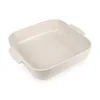 Image de PEUGEOT - Plat Four En Céramique Carré - 36 cm (anses comprises) x 31 cm x 8,2 cm - Contenance : 5,4 L - Garanti 10 Ans - Fabrication Française - Coloris Ecru