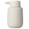 Image de blomus Distributeur de Savon, Céramique, Plastique, Silicone, Beige Clair, H 14 cm, T 9,5 cm, Ø 8,5, V 0,25 l 69054