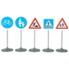 Image de Theo Klein 2993 Set de panneaux de signalisation 5 pièces I Pour initier les petits cyclises à la sécurité routière I Hauteur des panneaux : env.: 70 cm I Jouet pour enfants à partir de 3 ans