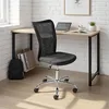 Image de Inter Link - Chaise de Bureau pour Enfant - Fauteuil pivotant Ergonomique - Hauteur réglable - Pied en métal chromé - Revêtement en Maille Respirante - Rotation à 360° - Noir - Bonnie