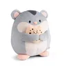 Image de NICI MYMOCHI Hamster en peluche Shai 27 cm avec biscuit gris - Peluche douce, mignonne peluche à câliner, pour jouer, pour enfants et adultes, une excellente idée de cadeau - 61156