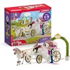 Image de schleich HORSE CLUB | Calèche de mariage 42641 | Couple de mariés avec calèche, Hannah, cheval et accessoires | Superbe cadeau pour filles et garçons | Jouet pour enfants dès 5 ans | Set de 106 pièces