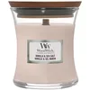 Image de WoodWick jarre parfumée moyenne avec mèche en bois crépitante | Vanille & sel marin | Jusqu'à 20 heures de combustion