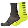 Image de Endura Coolmax Lot de 2 paires de chaussettes de cyclisme à rayures pour homme, Jaune haute visibilité, Small-medium