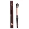 Image de Charlotte Tilbury Brossez la poudre et sculptez