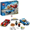 Image de LEGO 60242 City Police Highway Arrest avec 2 Jouets de Voiture, kit de Construction pour Enfants à partir de 5 Ans
