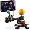 Image de LEGO Technic 42179 La planète Terre et la Lune en orbite