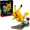 Image de LEGO Pokémon Pikachu et Poké Ball - Set de Construction Adulte - Maquette de Figurine Anime Articulée & Présentoir Dynamique - Décoration Chambre ou Bureau DIY - Idée de Cadeau Gaming Collector 72152