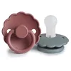 Image de FRIGG Daisy Lot de 2 sucettes | Sucette en silicone | Sans BPA | Fabriqué au Danemark | Tétine Cerise Symétrique | (French Gray/Woodchuck, Taille 1 (0-6 Mois))