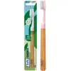 Image de Brosse à dents TePe Choice, souple, Rose, 1pc, manche en bois, 3 têtes de brosse, brins souples pour un nettoyage efficace et en douceur de la plaque dentaire.