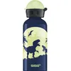 Image de Sigg - Gourde Enfant En Aluminium + Bouchon Phophorescent - KBT Glow Moon Dinos - Pour l'École et le Sport - Étanche & Légère - Sans BPA - Certifiée Neutre En CO2 - Bleu Motif Dinosaures - 0,4L