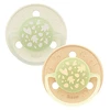 Image de Biolane Lot de 2 Sucettes Rondes Nuit Beige Clair et Marron - 0/6 Mois