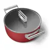 Image de Faitout bas aluminium antiadhésif 24 cm rouge mat avec couvercle verre trempé Smeg