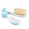 Image de Chicco Ensemble Brosse à Cheveux et Peigne pour Bébé, Brosse à Poils Naturels Doux, Peigne à Bouts Arrondis, Manche Antidérapant, Cadeau de Naissance - Essentiels pour Nouveau-né 0plus Mois, Bleu