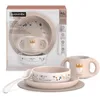 Image de Suavinex, Set Vaisselle Bébé. Coffret Repas Enfant, 5 pièces. Comprend : Assiette + Bol + Tasse + Cuillère + Nappe Antidérapante. 6+ Mois. Durable, Apte pour le lave-vaisselle, Micro-onde. Rose