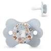 Image de Suavinex, Sucette Bébé 0/6 Mois, avec Tétine Symétrique SX Pro en Silicone, Réversible, Plate, Flexible, Respecte le Développement Buccodentaire, Nouveau-né, Wonderland Bleu