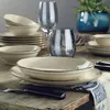 Image de Service à dîner à la cannelle (24 pièces), 100% porcelaine, avec assiettes, bols et assiettes à dessert, passe au lave-vaisselle et au micro-ondes, design élégant et durable