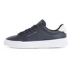 Image de Tommy Hilfiger Baskets Homme Detail Essential en Cuir, Bleu (Desert Sky), 40